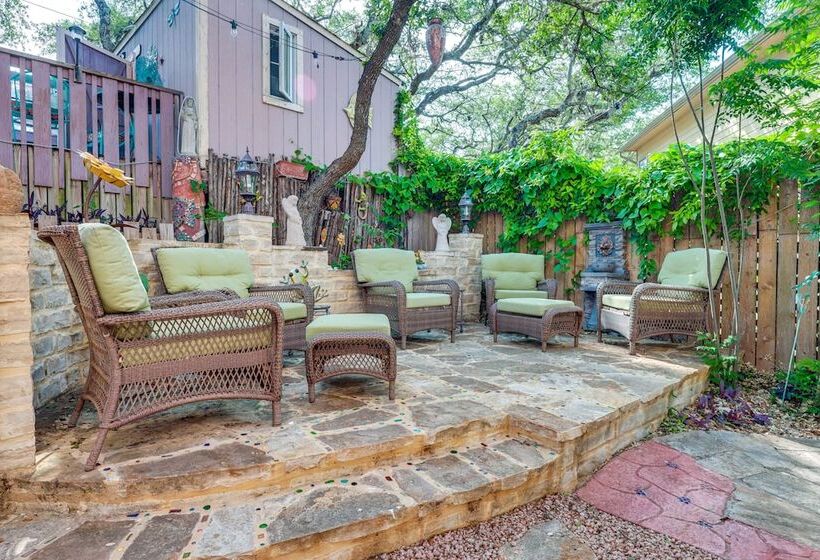 Exotic Home W/ Patio & Grill: Walk To Canyon Lake!