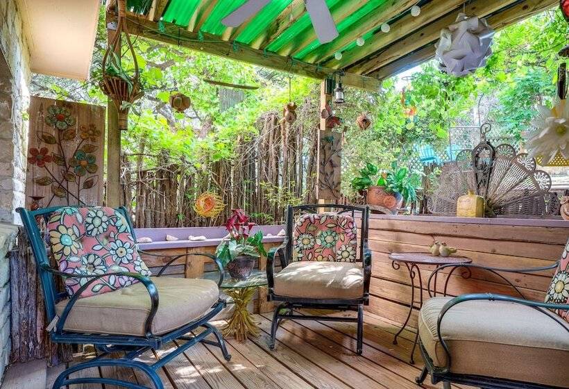 Exotic Home W/ Patio & Grill: Walk To Canyon Lake!