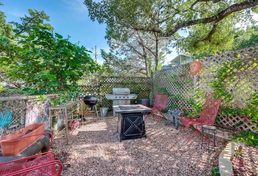 Exotic Home W/ Patio & Grill: Walk To Canyon Lake!