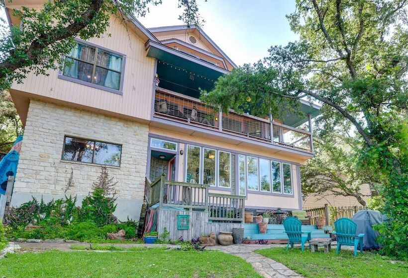 Exotic Home W/ Patio & Grill: Walk To Canyon Lake!