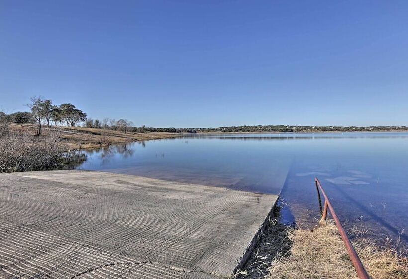 Exotic Home W/ Patio & Grill: Walk To Canyon Lake!