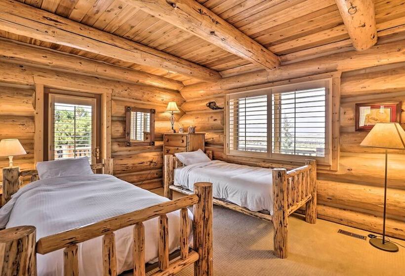 Skiing & Hiking Access: Spacious Granby Cabin!