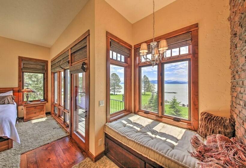 Expansive Sandpoint Lake House With Hot Tub!