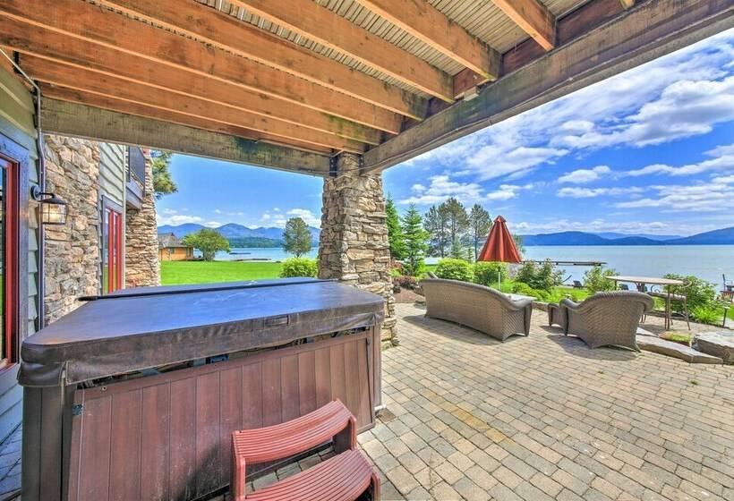 Expansive Sandpoint Lake House With Hot Tub!