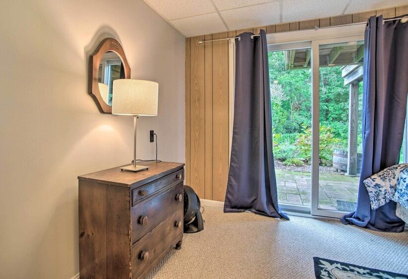 Falmouth Retreat W/ Sunroom Walk To Beaches