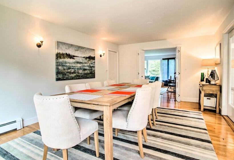 Falmouth Retreat W/ Sunroom Walk To Beaches