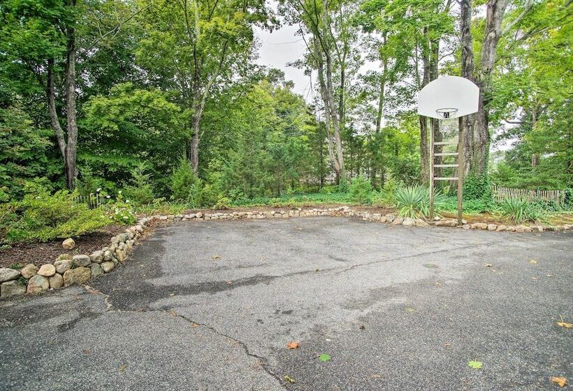 Falmouth Retreat W/ Sunroom Walk To Beaches