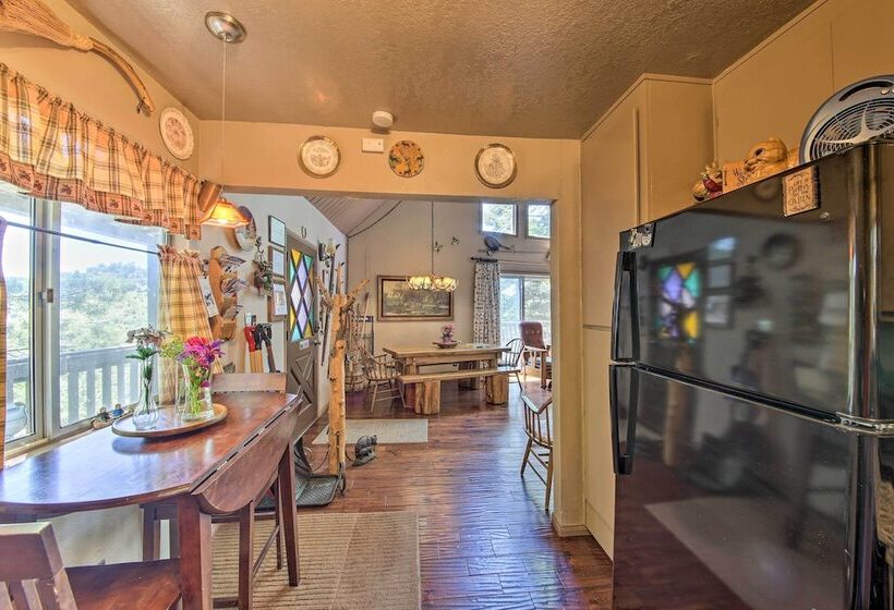 Family Cabin W/ Game Room Near Hiking + Skiing!