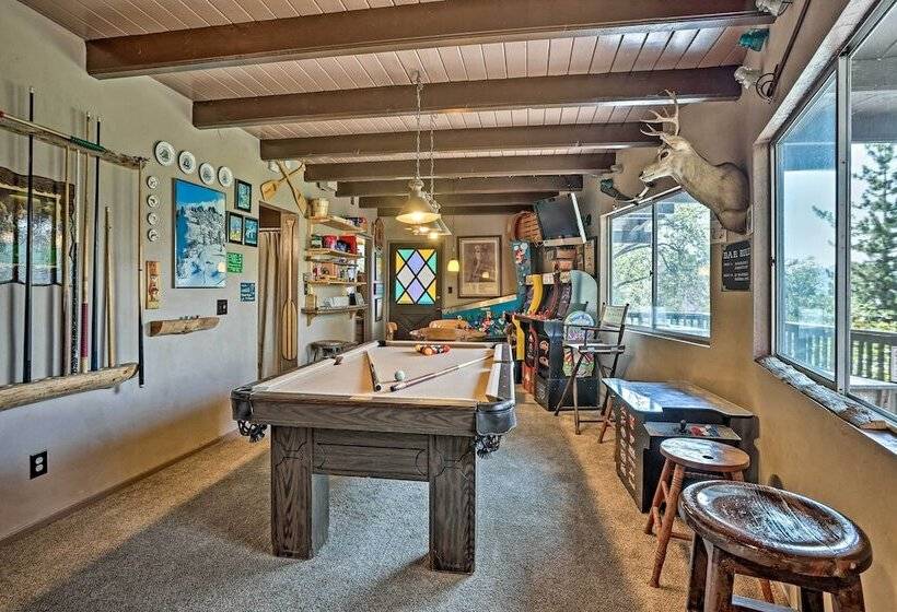 Family Cabin W/ Game Room Near Hiking + Skiing!