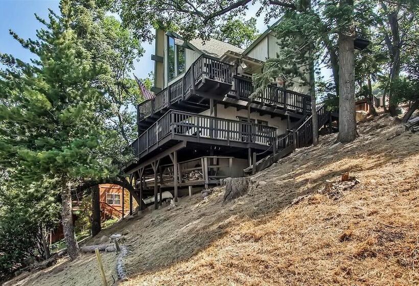 Family Cabin W/ Game Room Near Hiking + Skiing!