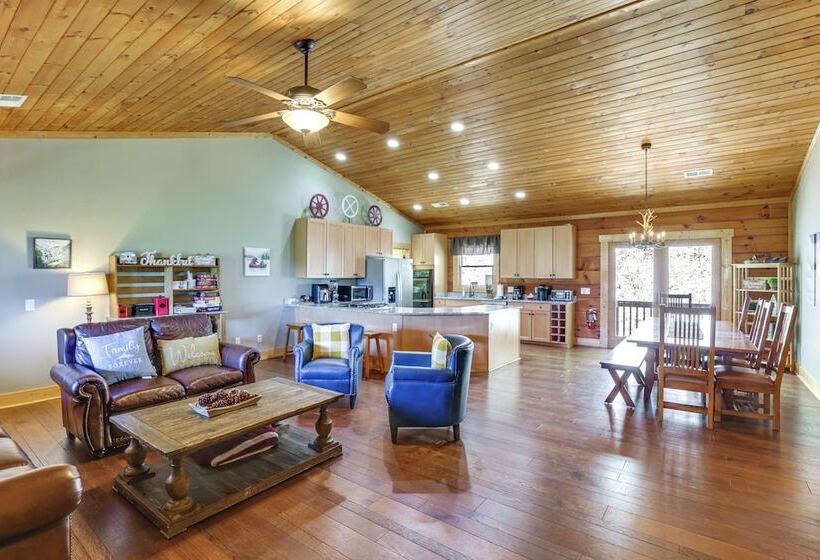 Family Cabin W/ Private Hot Tub & Views In Boone!