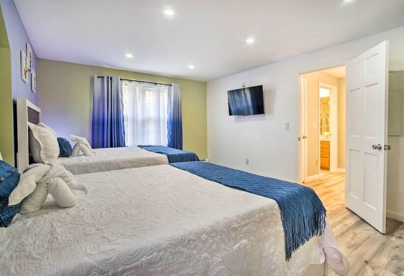 Family Friendly Cape Cod Home: 2 Mi To Coast!