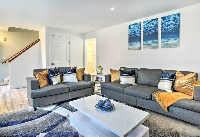 Family Friendly Cape Cod Home: 2 Mi To Coast!