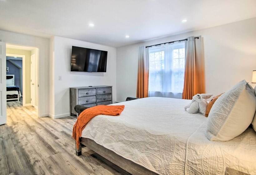 Family Friendly Cape Cod Home: 2 Mi To Coast!