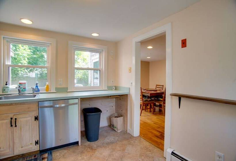 Family Friendly Falmouth Home < 1 Mi To Beach!