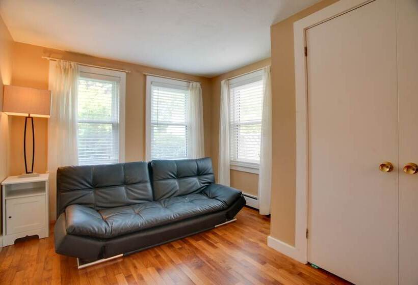 Family Friendly Falmouth Home < 1 Mi To Beach!