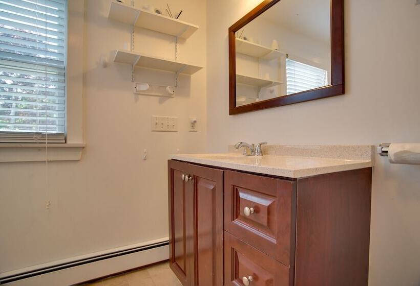 Family Friendly Falmouth Home < 1 Mi To Beach!