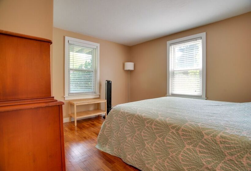 Family Friendly Falmouth Home < 1 Mi To Beach!