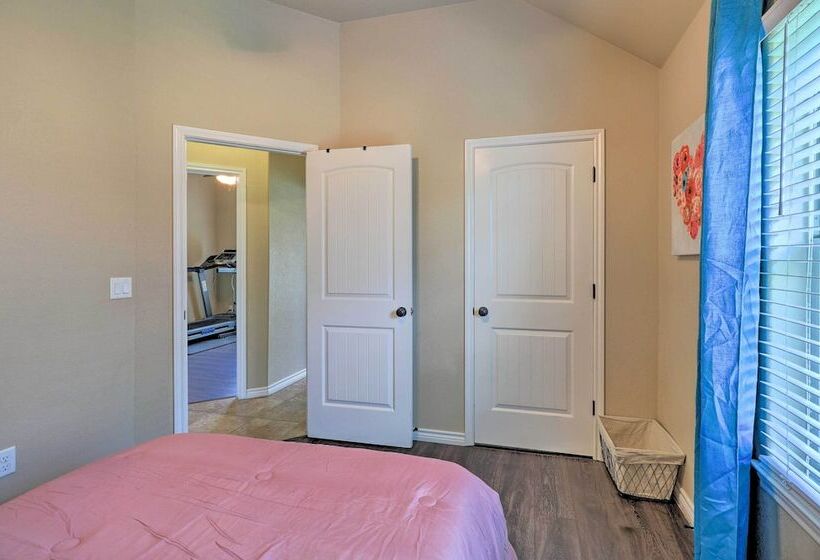 Family Friendly Retreat W/ Yard In Harker!