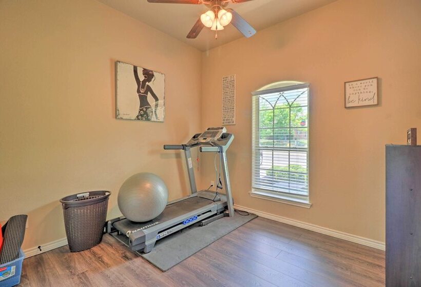 Family Friendly Retreat W/ Yard In Harker!