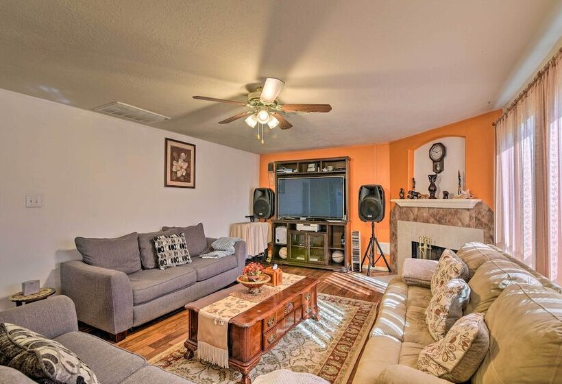 Family Friendly Home ~ 12 Mi To Space Center!