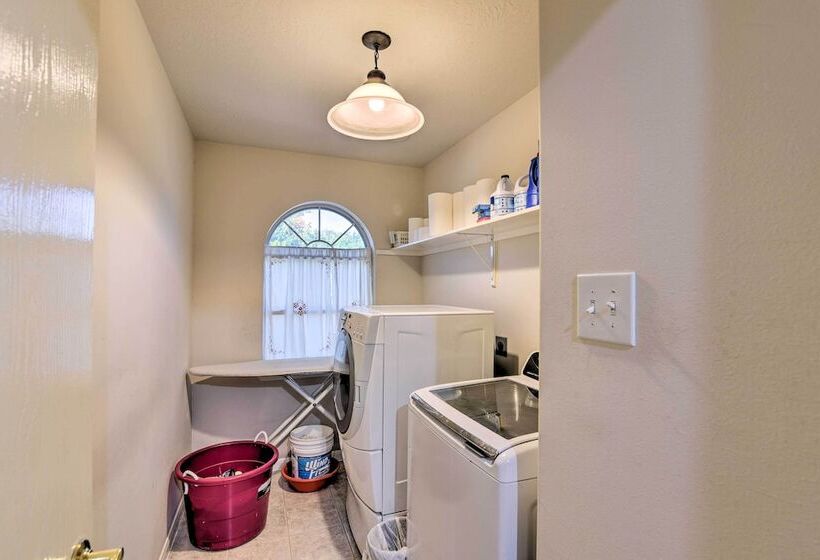 Family Friendly Home ~ 12 Mi To Space Center!