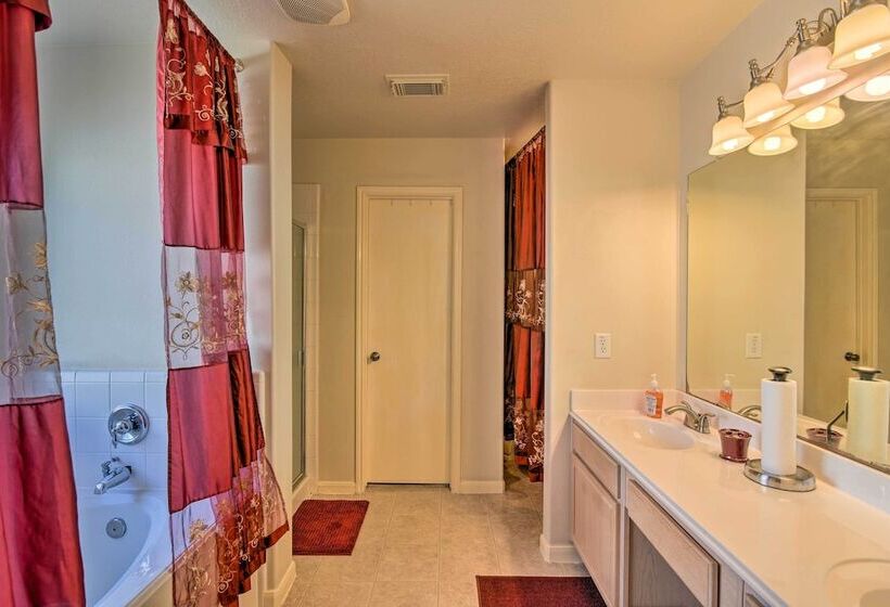 Family Friendly Home ~ 12 Mi To Space Center!