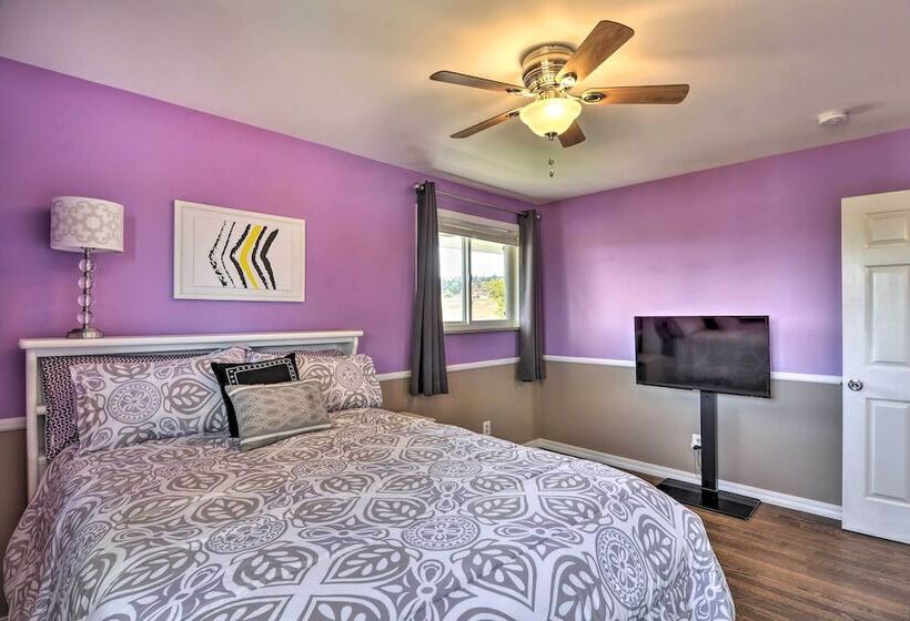 Family Friendly Home W/ Back Yard & Game Room!