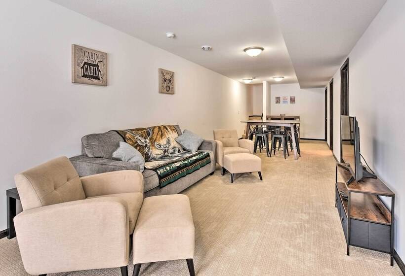 Family Friendly Lakefront Home With Deck!