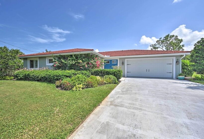 Family Friendly Palm River Estates House!