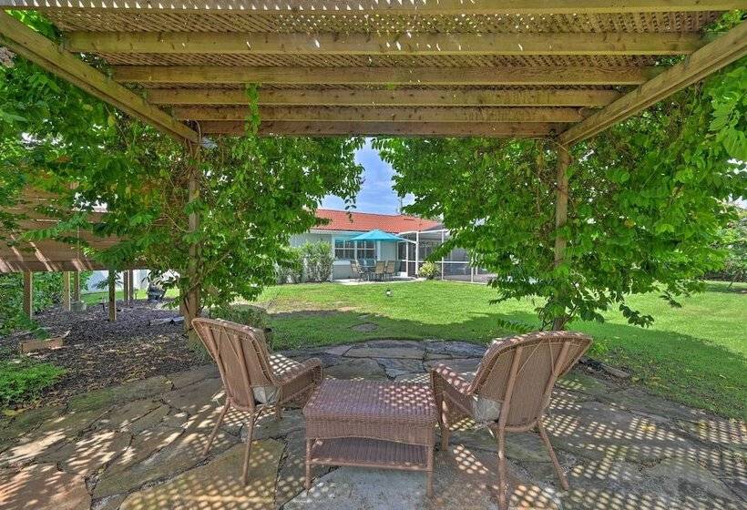 Family Friendly Palm River Estates House!