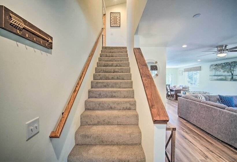 Family Home W/ Deck & View, 4 Mi To Lake Arrowhead