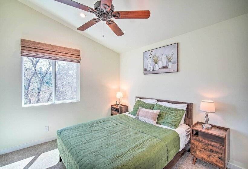 Family Home W/ Deck & View, 4 Mi To Lake Arrowhead