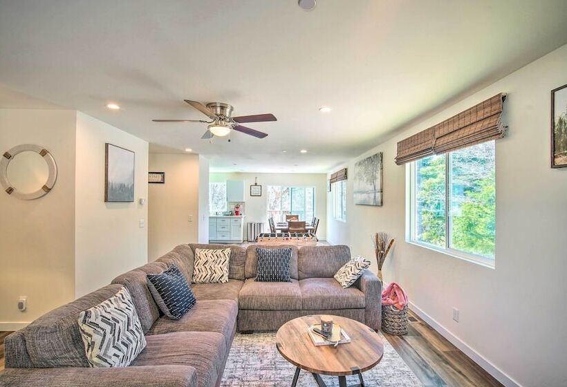 Family Home W/ Deck & View, 4 Mi To Lake Arrowhead