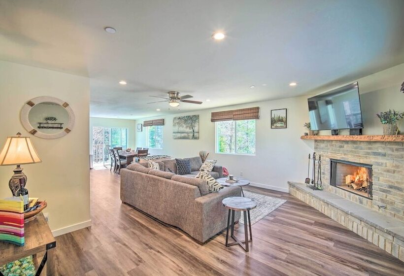 Family Home W/ Deck & View, 4 Mi To Lake Arrowhead