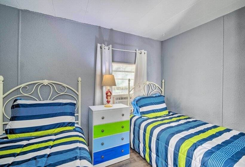 Family Friendly Yankeetown Home W/ Grill!