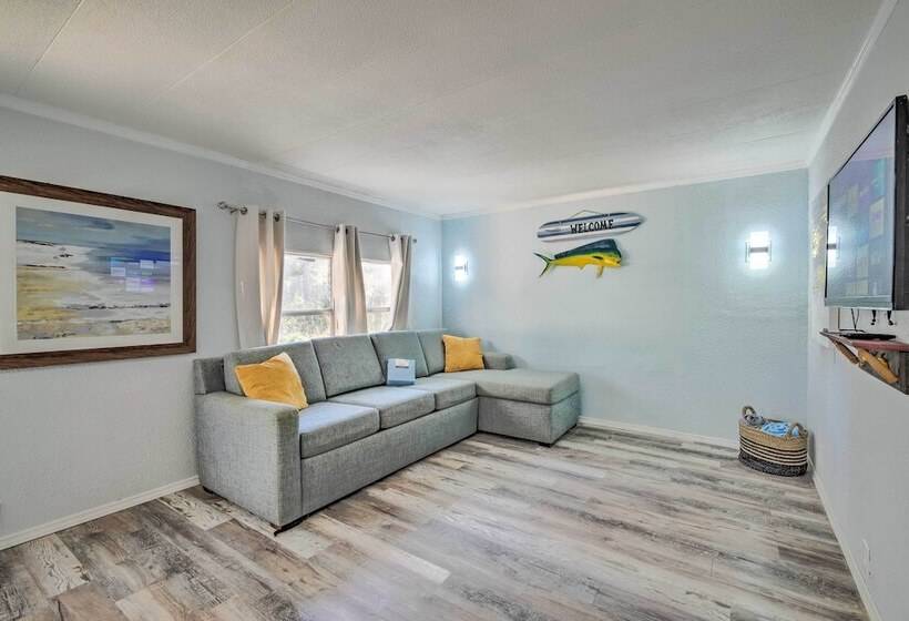 Family Friendly Yankeetown Home W/ Grill!