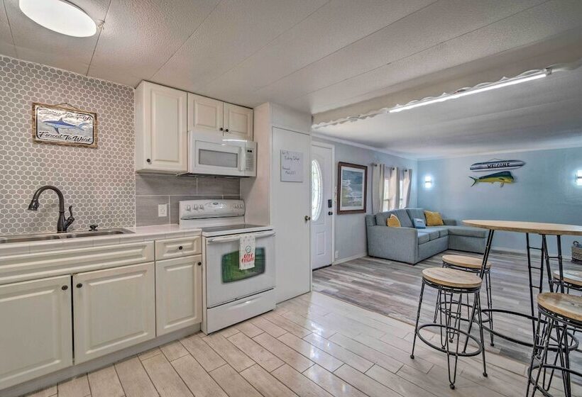 Family Friendly Yankeetown Home W/ Grill!