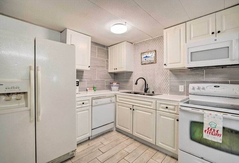 Family Friendly Yankeetown Home W/ Grill!