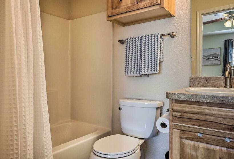 Pet Friendly Home W/ Deck: 1 Mi To Canyon Lake Fun