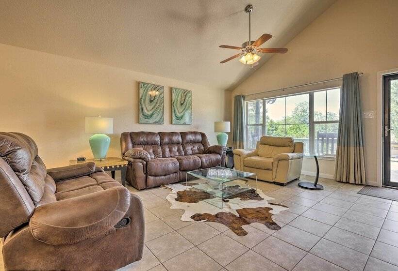 Pet Friendly Home W/ Deck: 1 Mi To Canyon Lake Fun