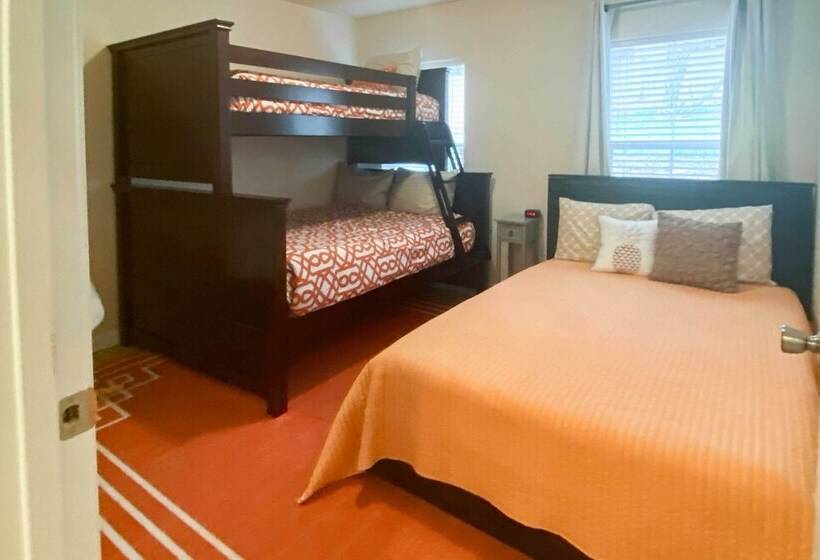 Pet Friendly Home W/ Deck: 1 Mi To Canyon Lake Fun