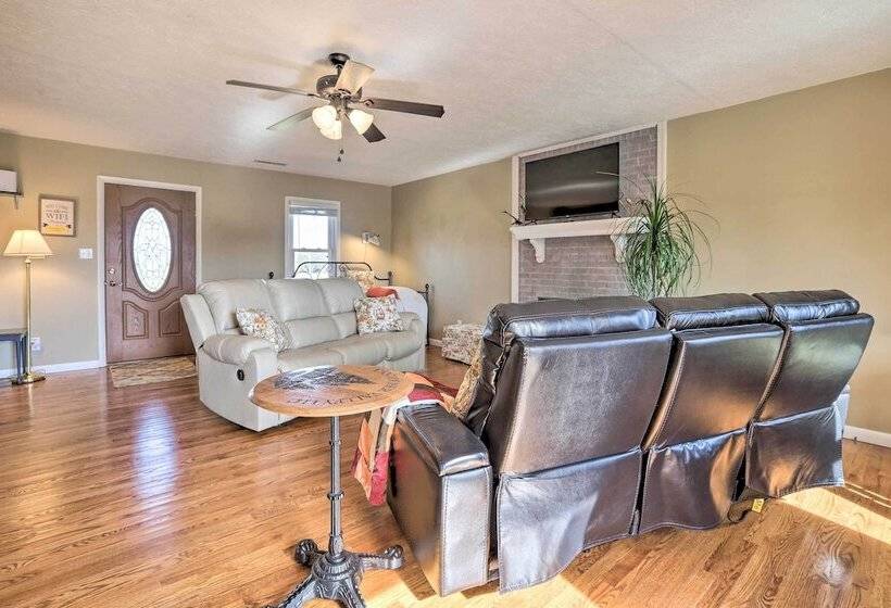 Family Home W/ Deck, 2 Mi To Lake Cumberland