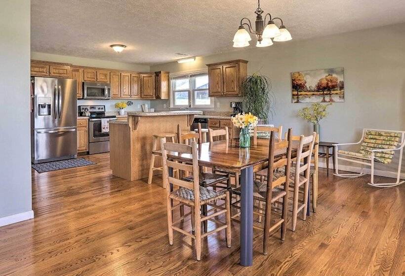 Family Home W/ Deck, 2 Mi To Lake Cumberland