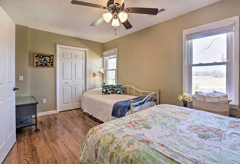 Family Home W/ Deck, 2 Mi To Lake Cumberland