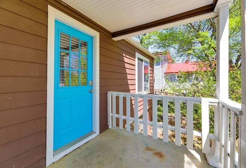 Fayetteville Retreat W/ Yard   Walk To Campus!