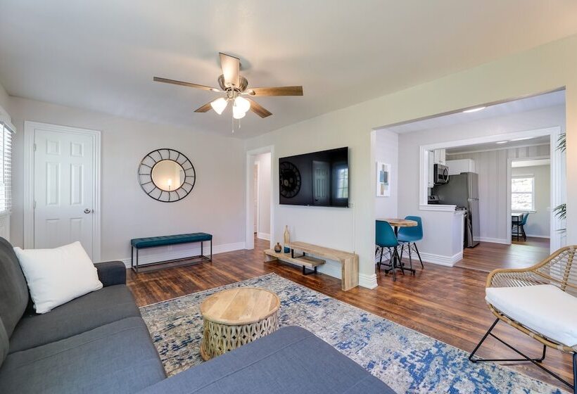 Fayetteville Retreat W/ Yard   Walk To Campus!