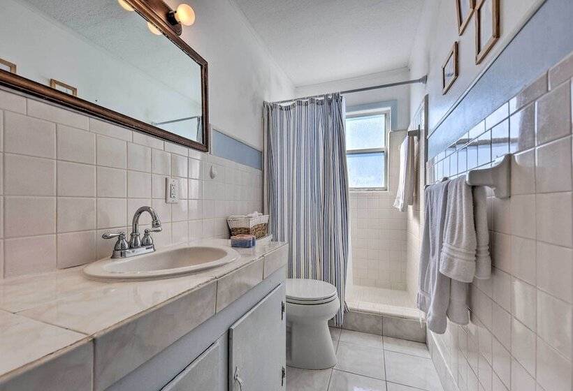 Fernandina Cottage W/ Deck + Direct Beach Access!