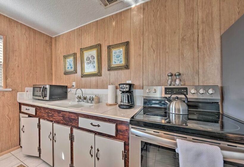 Fernandina Cottage W/ Deck + Direct Beach Access!