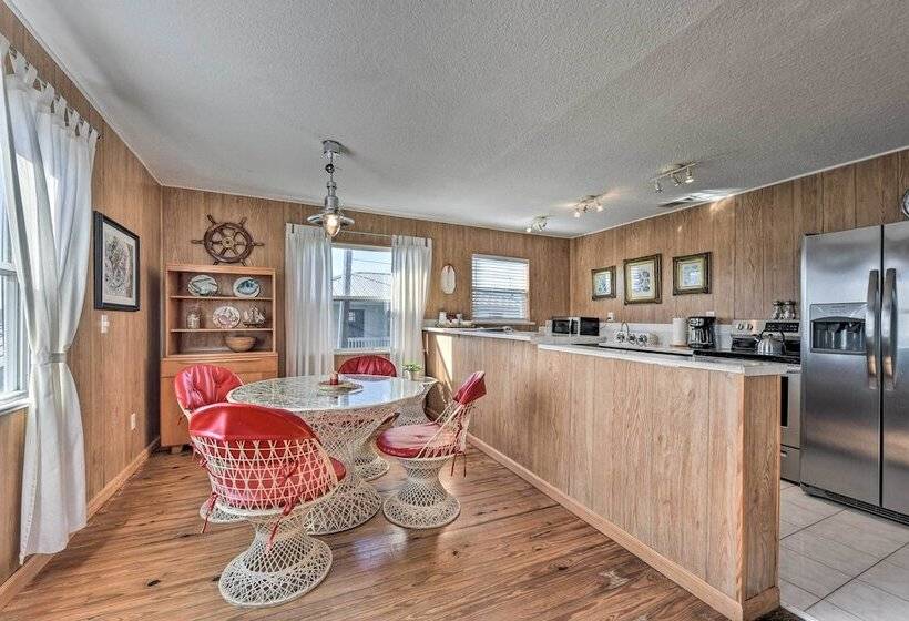 Fernandina Cottage W/ Deck + Direct Beach Access!